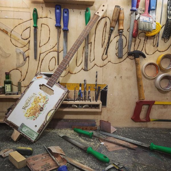 guitarra de caixa feita em ateliê