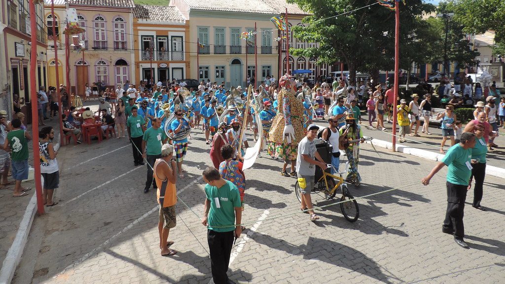 Taxas para veículos no Carnaval de São Luiz do Paraitinga sobem até 500%; vans lideram alta