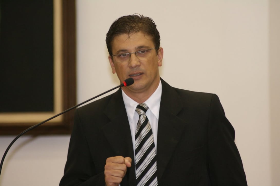 Prefeito de Pindamonhangaba é submetido a cirurgia de emergência