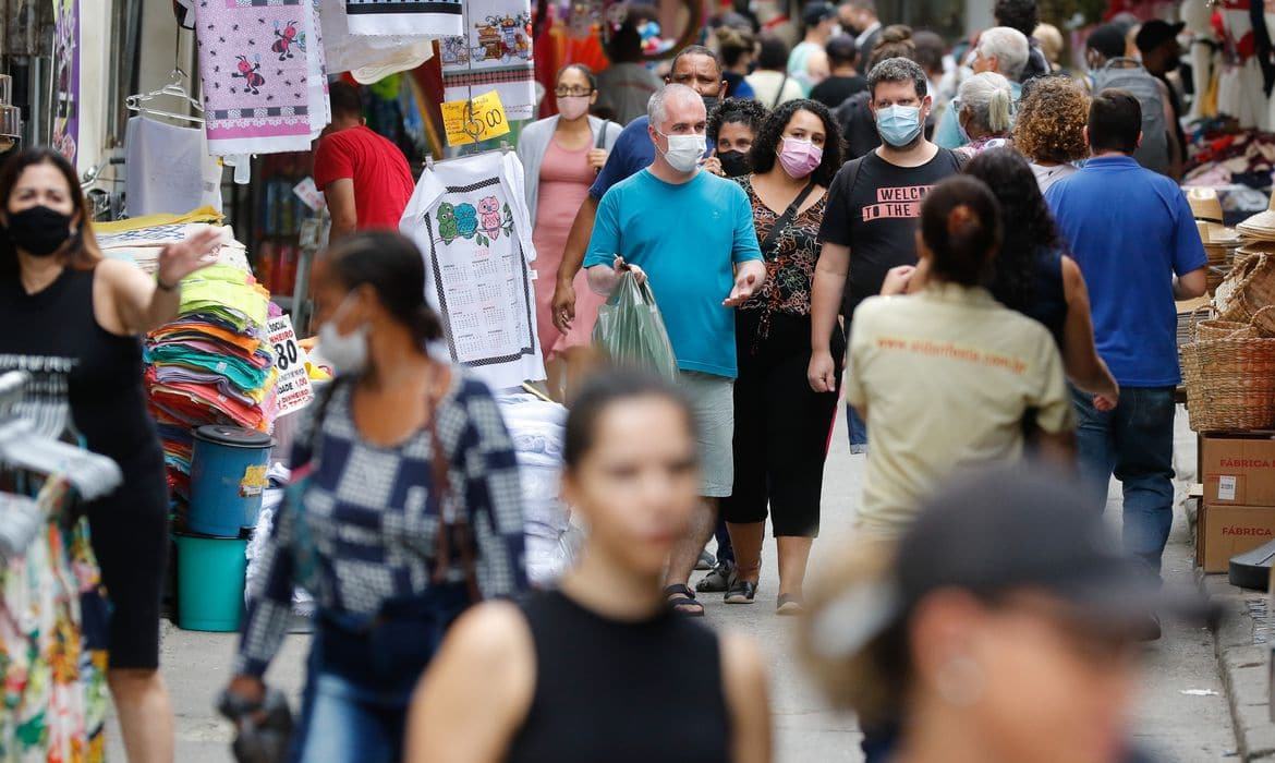 Covid-19: país tem 22,1 milhões de casos e 615,7 mil mortes