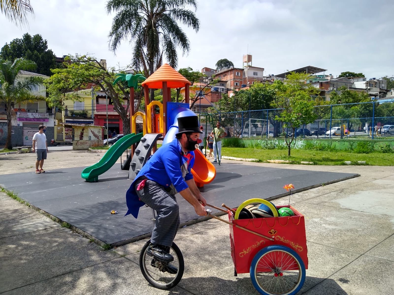 Sesc São José realiza um dia de atividades no Shopping Jardim Oriente