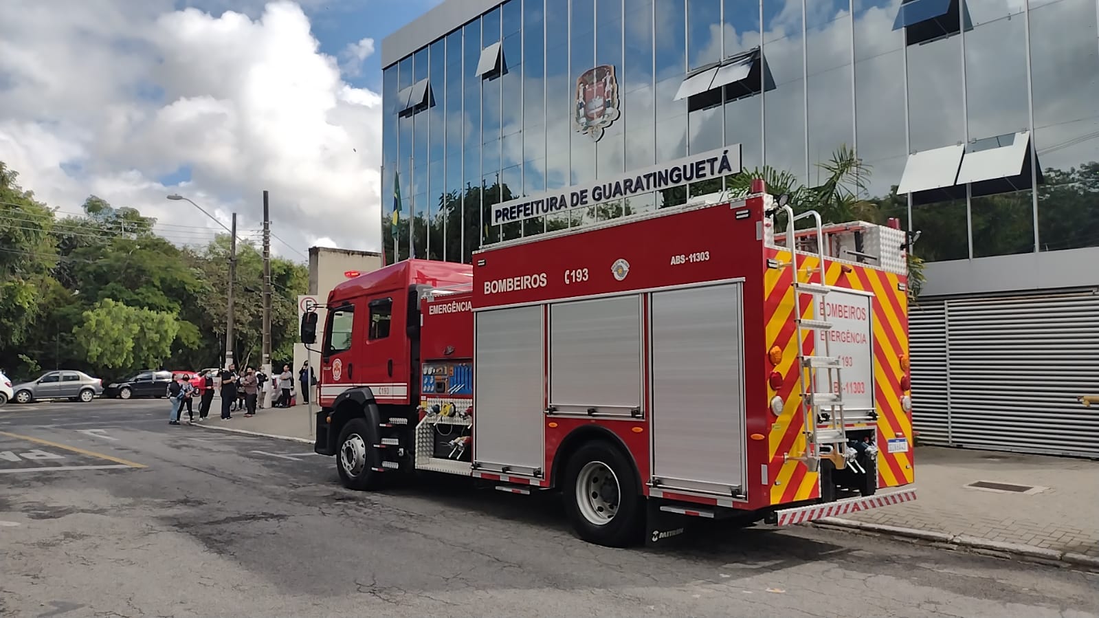 Incêndio na Prefeitura de Guaratinguetá mobiliza bombeiros nesta quinta-feira