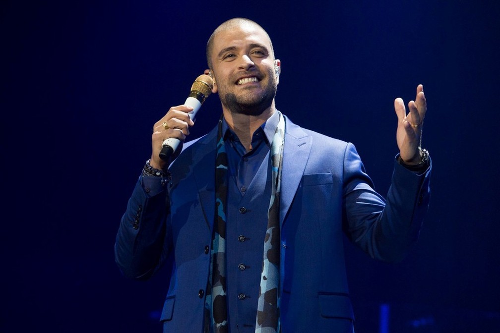 Show de Diogo Nogueira reúne seis mil pessoas no aniversário da Taubaté