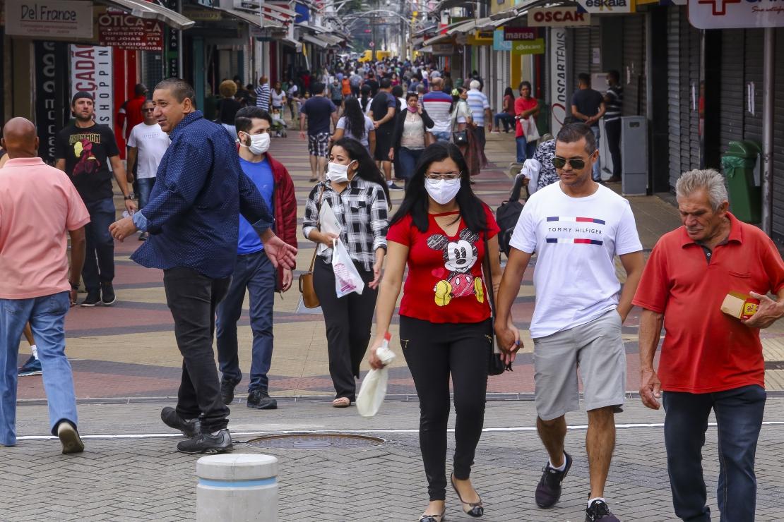 Comércio de rua em São José dos Campos tem horário ampliado para vendas de natal