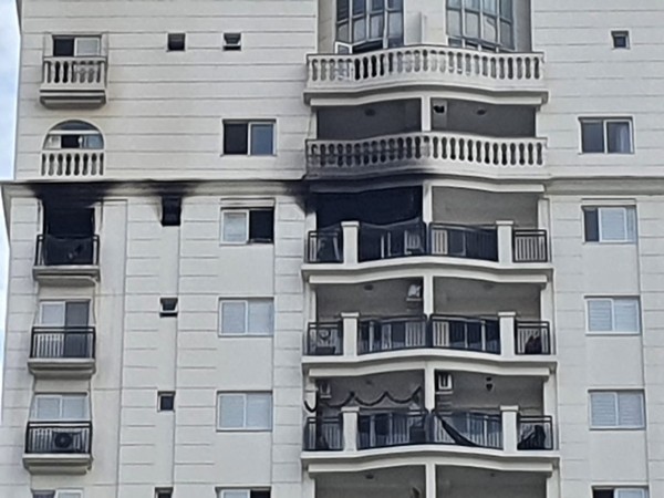 Apartamento pega fogo no Jardim Esplanada