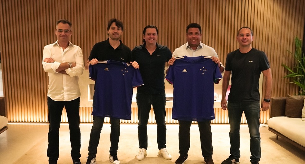 Ronaldo Fenômeno anuncia compra de 90% do Cruzeiro Esporte Clube