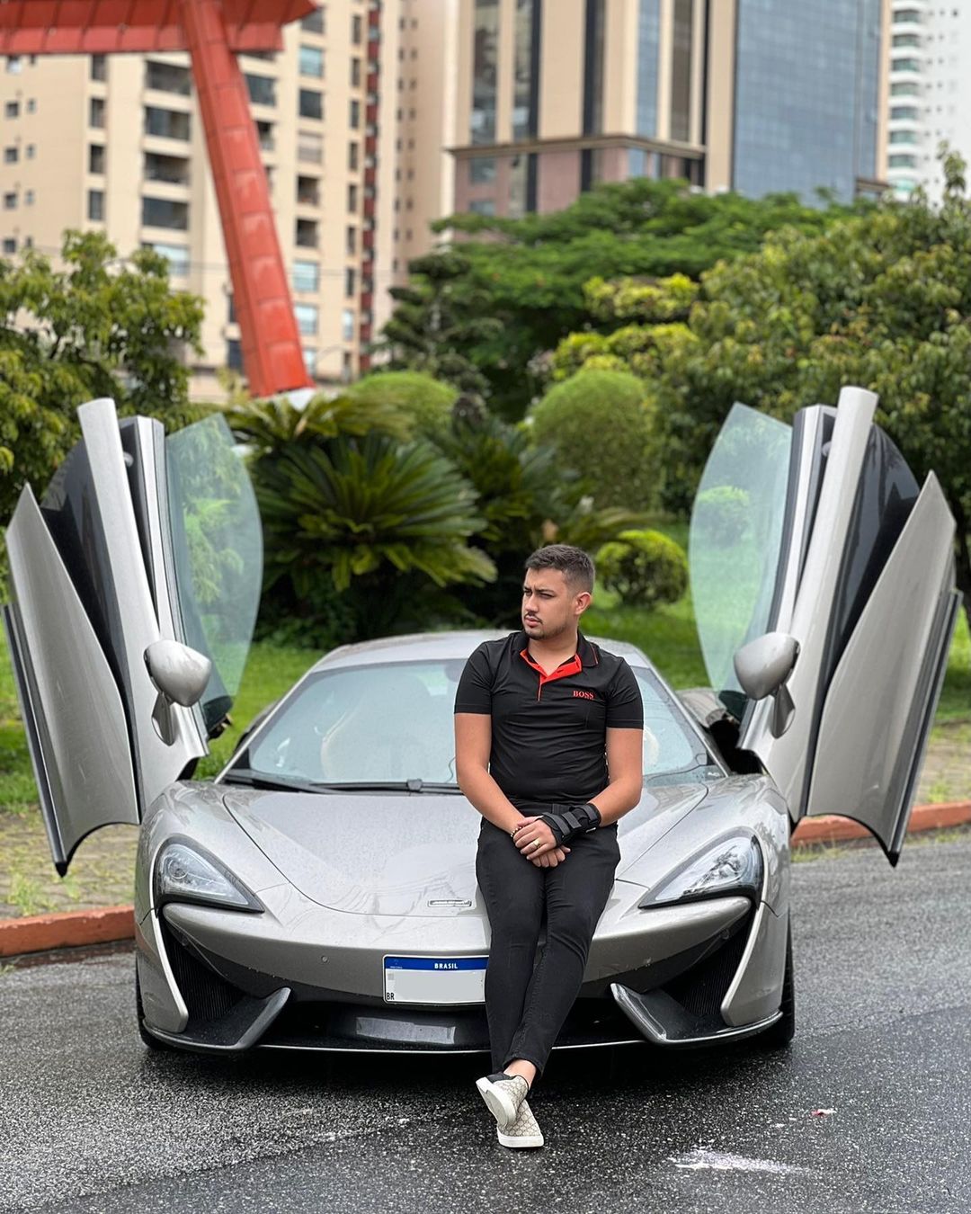 Polícia Civil apreende veículos do “Sheik do Bitcoin” em São José dos  Campos - spriomais