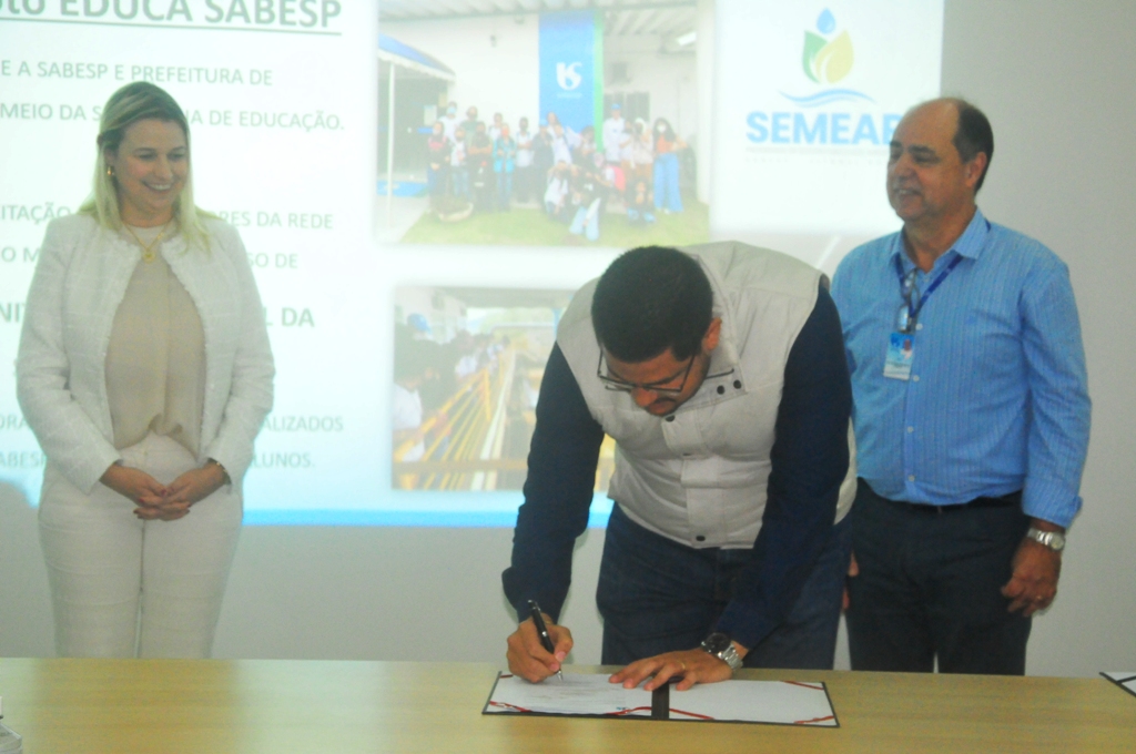 Aguilar Júnior (MDB) assina termo de compromisso para obras do Sistema de Esgotamento Sanitário dos bairros Jaraguazinho, Martim de Sá e Golfinhos