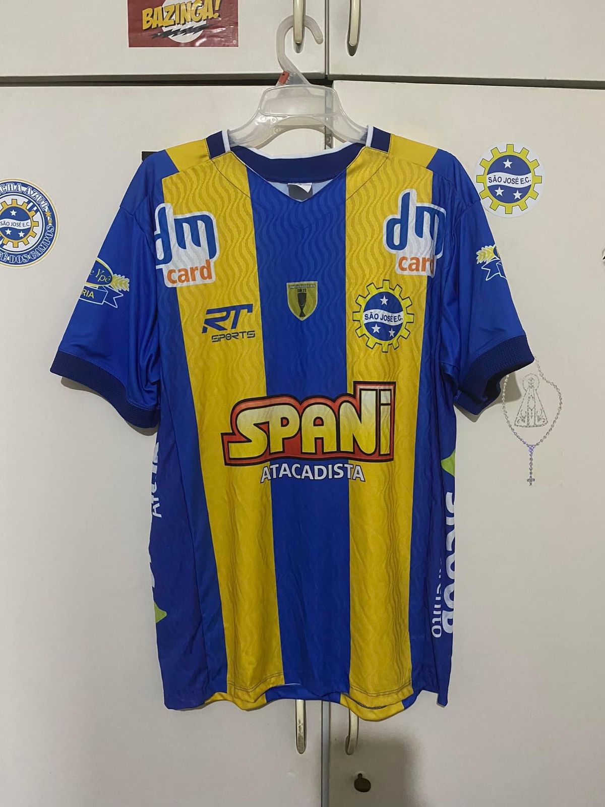 Camisa azul e amarela, com escudo do São José, mangas azuis, patrocínios da Spani e DM Card e com uma homenagem ao título estadual de 2020