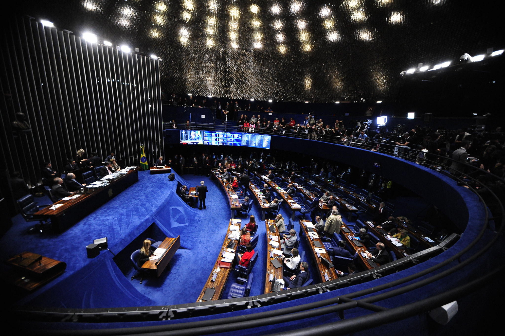 Senado Federal em Brasília, que reúne senadores de SP, RJ, MG e dos demais estados brasileiros, incluindo do Distrito Federal.