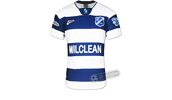 Camisa do Taubaté majoritariamente branco, mas com listras grandes azuis e com patrocínio da Milclean e da Kick Sports