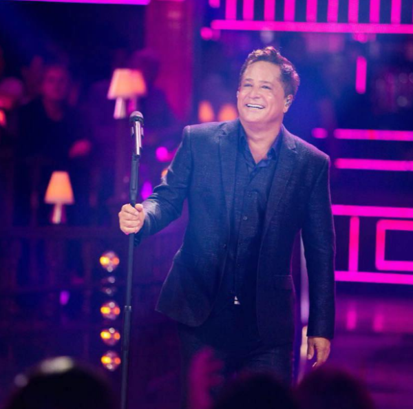 Cantor Leonardo em palco