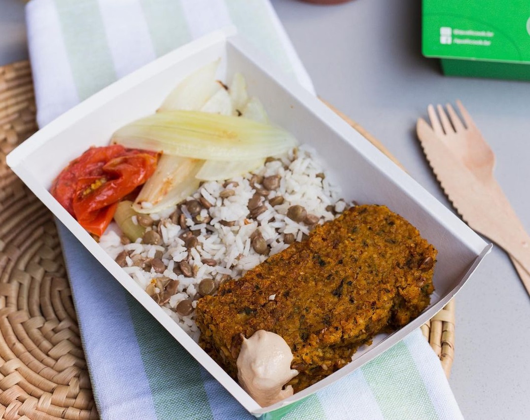 Prato de comida tipicamente brasileira, preparado pela Qualicook.