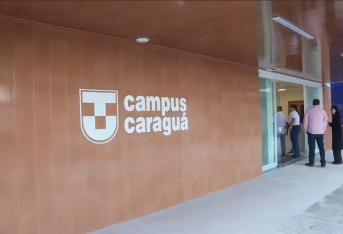 Fachada da UNITAU (Universidade de Taubaté) em Caraguatatuba