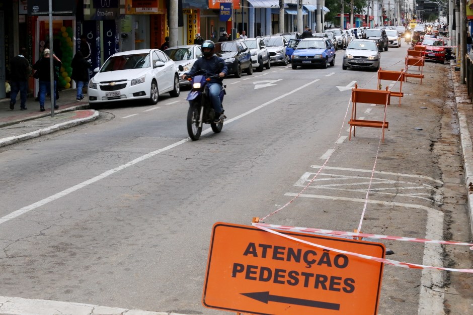 Trecho da rua Coronel José Monteiro, interditado para obras da Prefeitura de São José dos Campos.