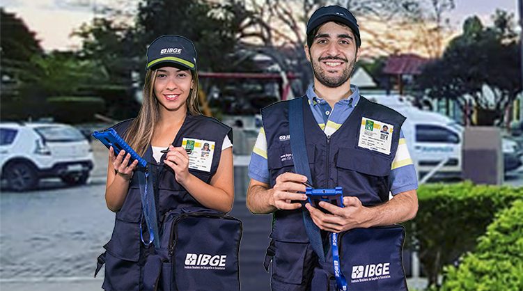 Pessoas na função de recenseador, com uniforme do IBGE, simulando as vagas no Vale do Paraíba.