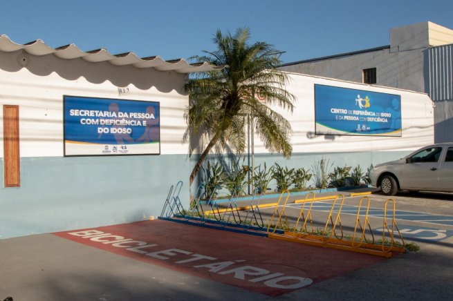 Fachada da Secretaria da Pessoa com Deficiência e do Idoso, em São Sebastião.
