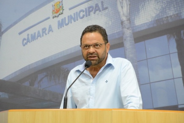Roberto do Eleven discursando na Câmara dos Vereadores de SJC