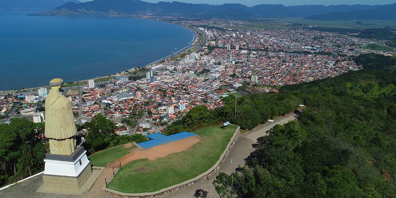 Vista geral do Morro Santo Antônio, em Caraguatatuba
