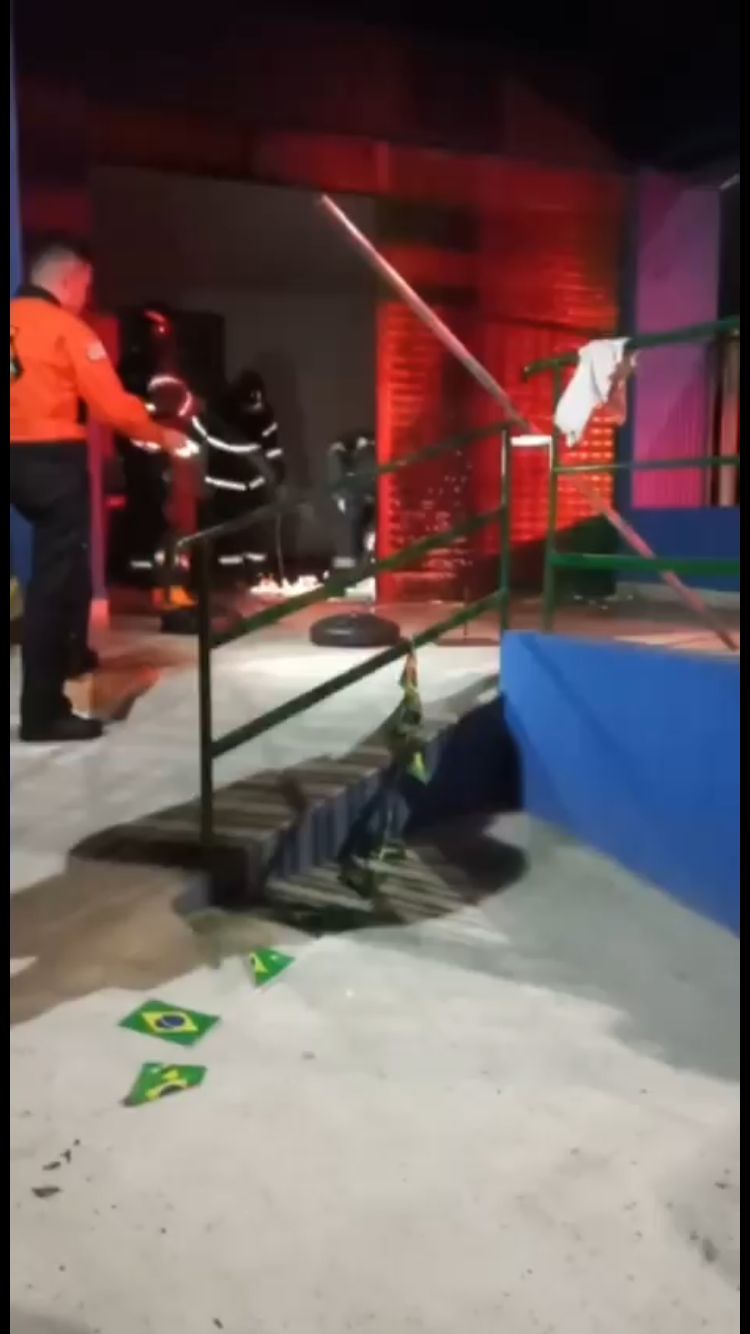 Comitê de campanha de Leticia Aguiar destruído pelo fogo