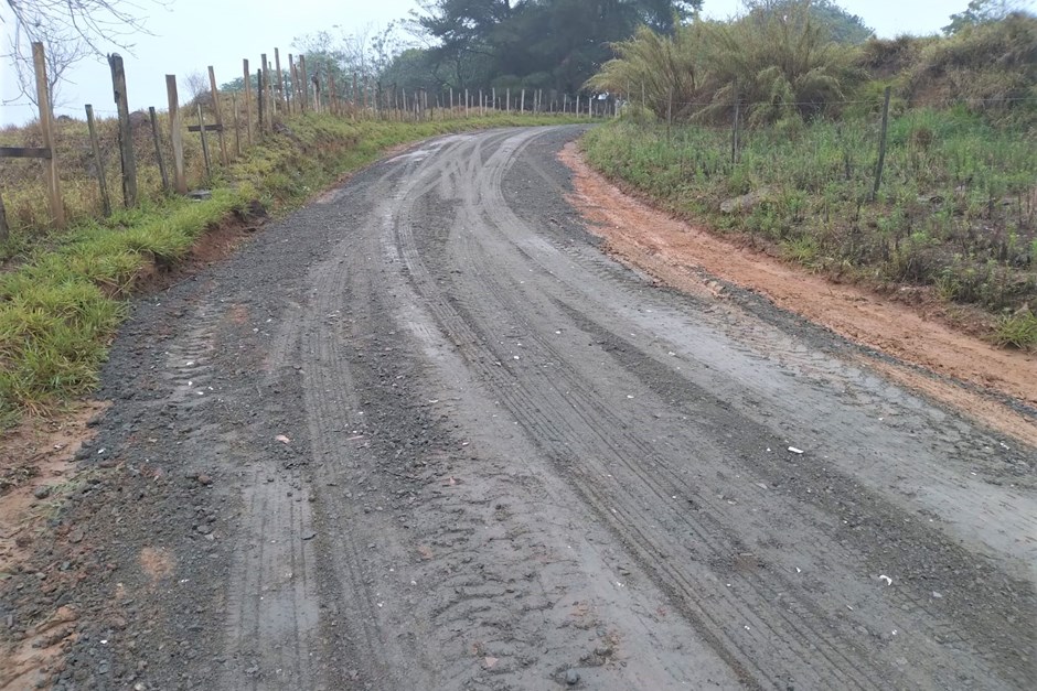 Trecho da Estrada do Jaguari, em São José dos Campos
