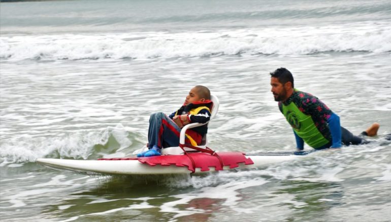 surfe adaptado no Festival Paralímpico de Ubatuba