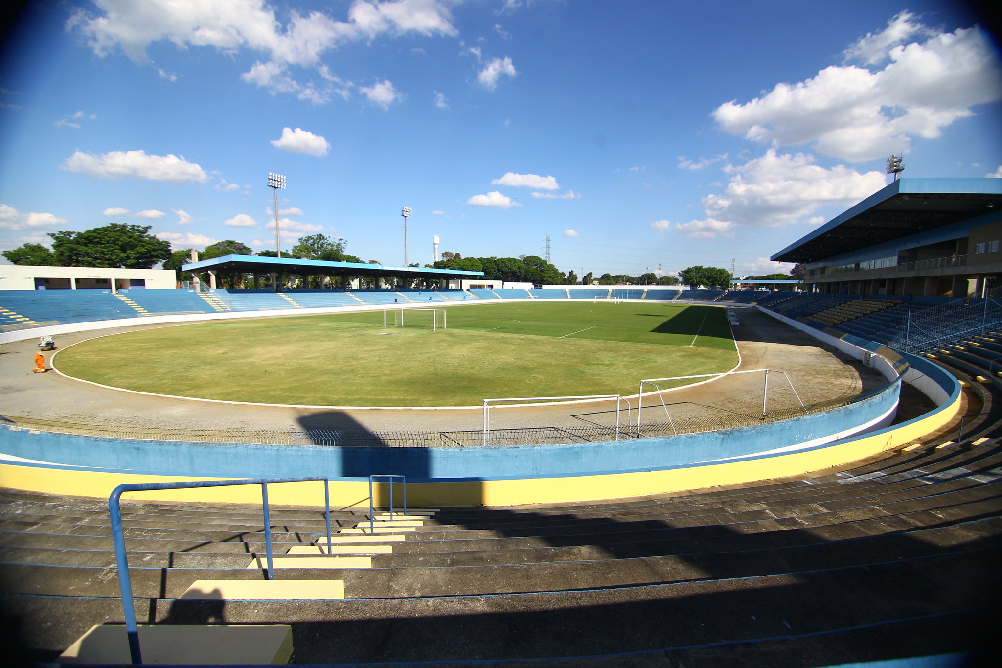 Visão geral do estádio do Martins Pereira, localizado na zona central de São José dos Campos