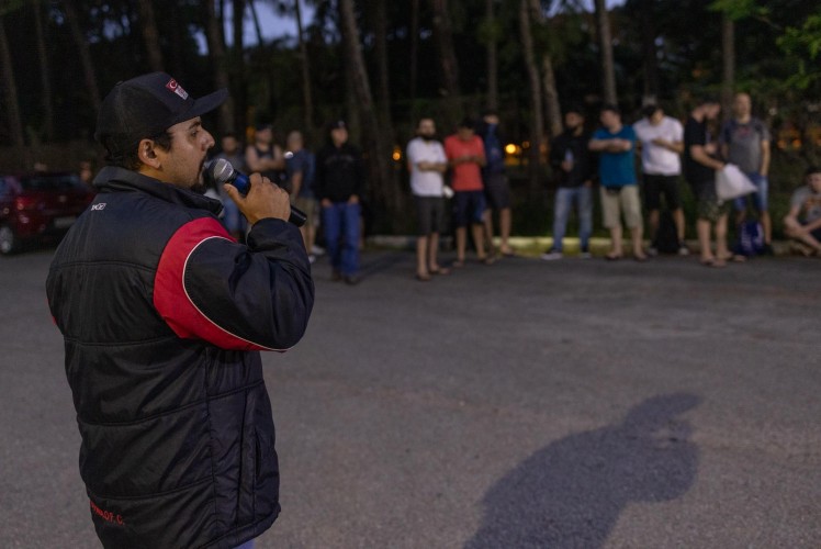 Assembleia em frente a Ardagh de Jacareí
