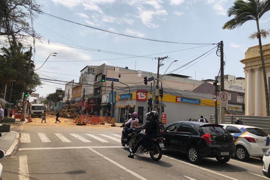 Cruzamento entre a XV de Novembro e a Rubião Jr no centro de São José dos Campos