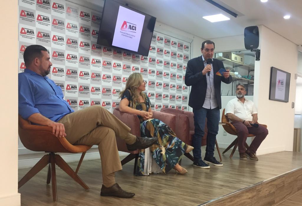 evento de lançamento do concurso para revitalização do Calçadão da Rua 7, em São José dos Campos, com a participação do prefeito Anderson Farias.