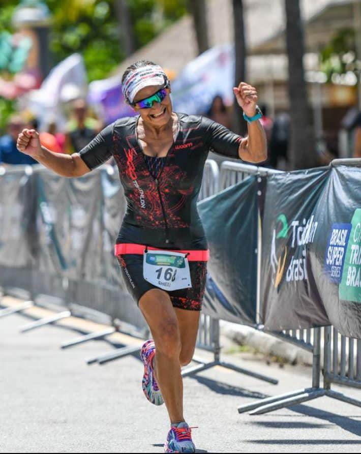 Sheila Mazza durante prova de Triathlon
