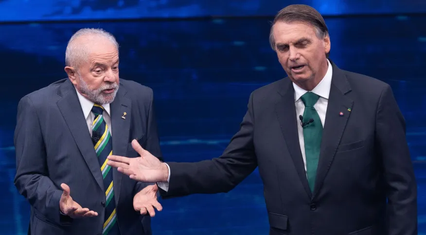 Lula (PT) e Jair Bolsonaro (PL) durante debate na Tv Band