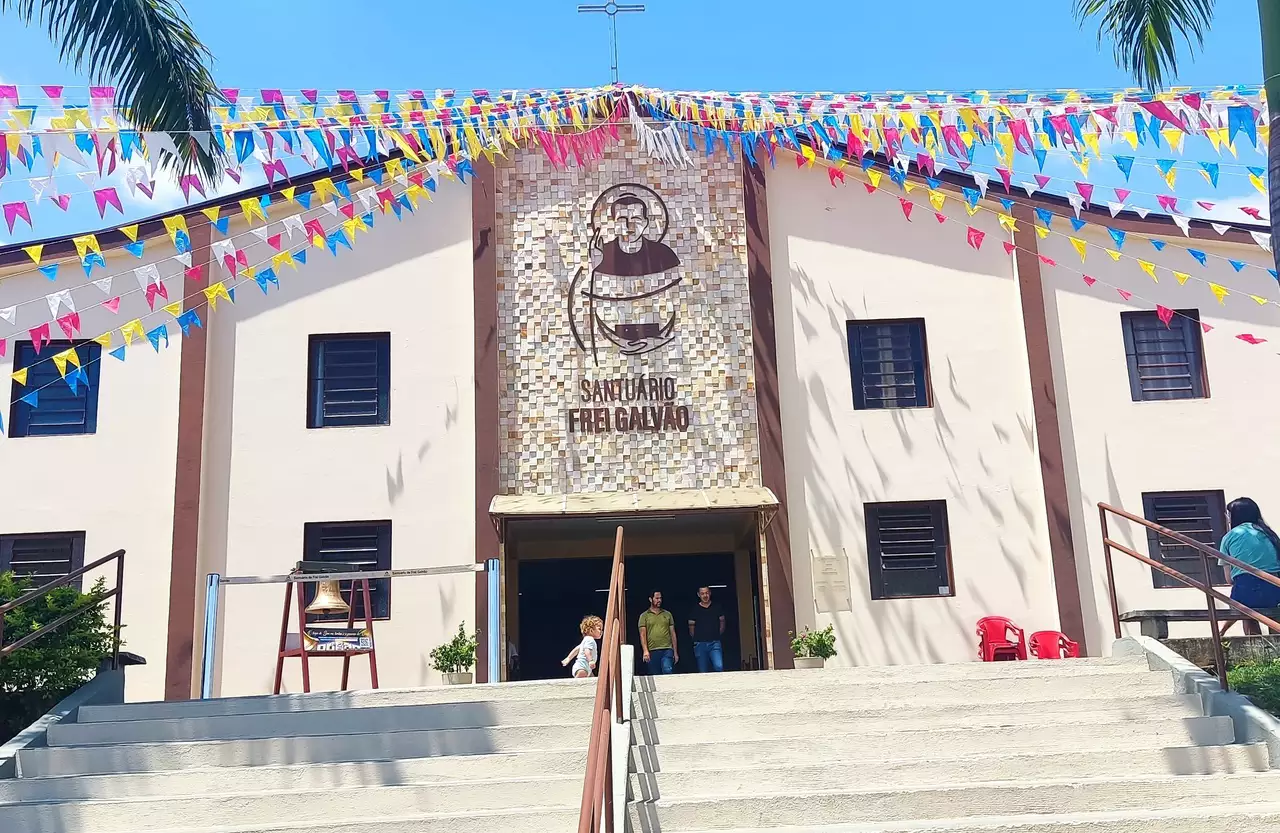 Fachada do Santuário Nacional de Frei Galvão, em Guaratinguetá