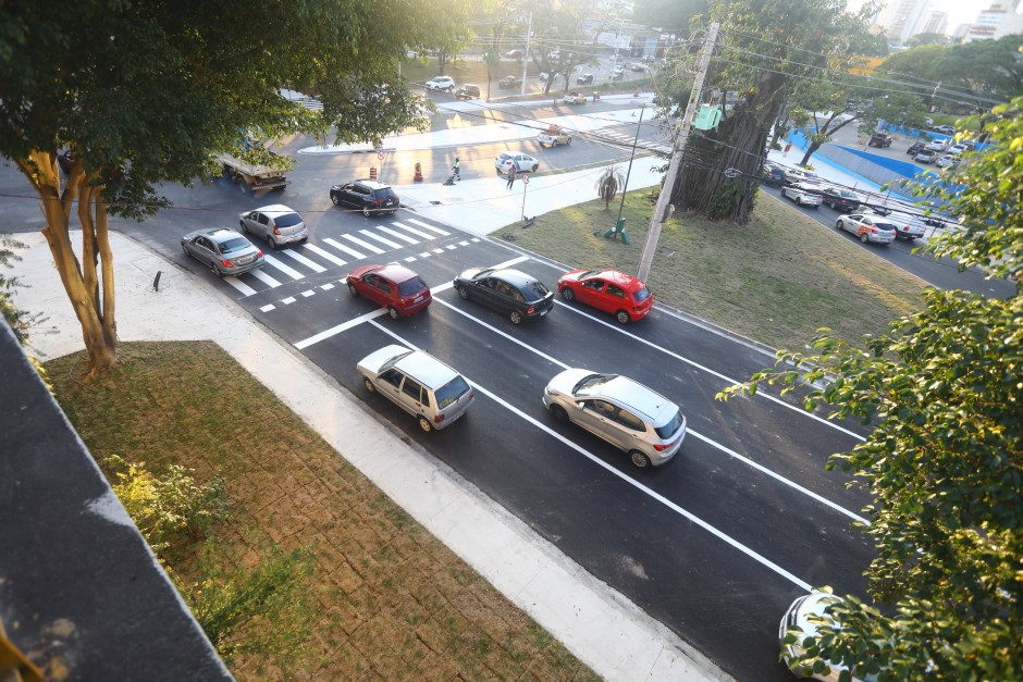 Trânsito liberado no cruzamento da Benedito Matarazzo com a avenida Dr. Nelson D'ávila, no centro de SJC