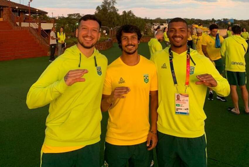 Da esquerda pra direita: Lucas Drudi, Matheus Cruz e Matheus Augusto, jogadores do Jacareí Rugby