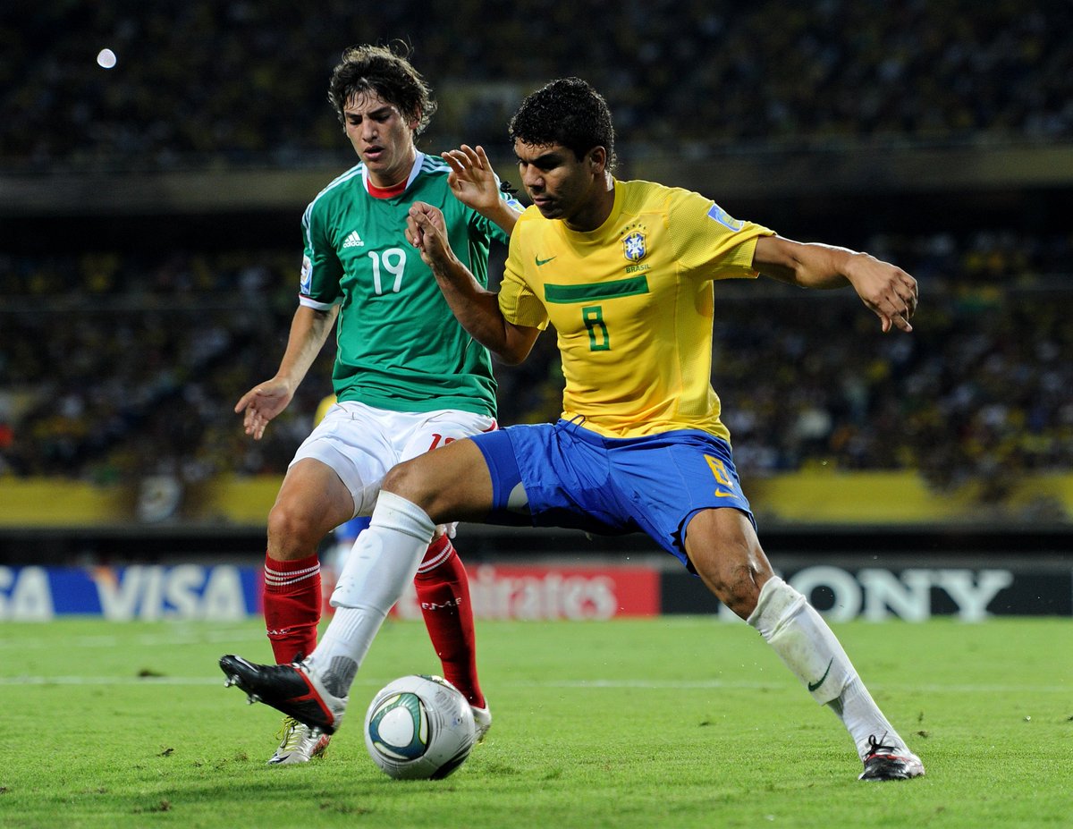 Casemiro defendendo o Brasil na Copa do Mundo Sub-20 em 2011