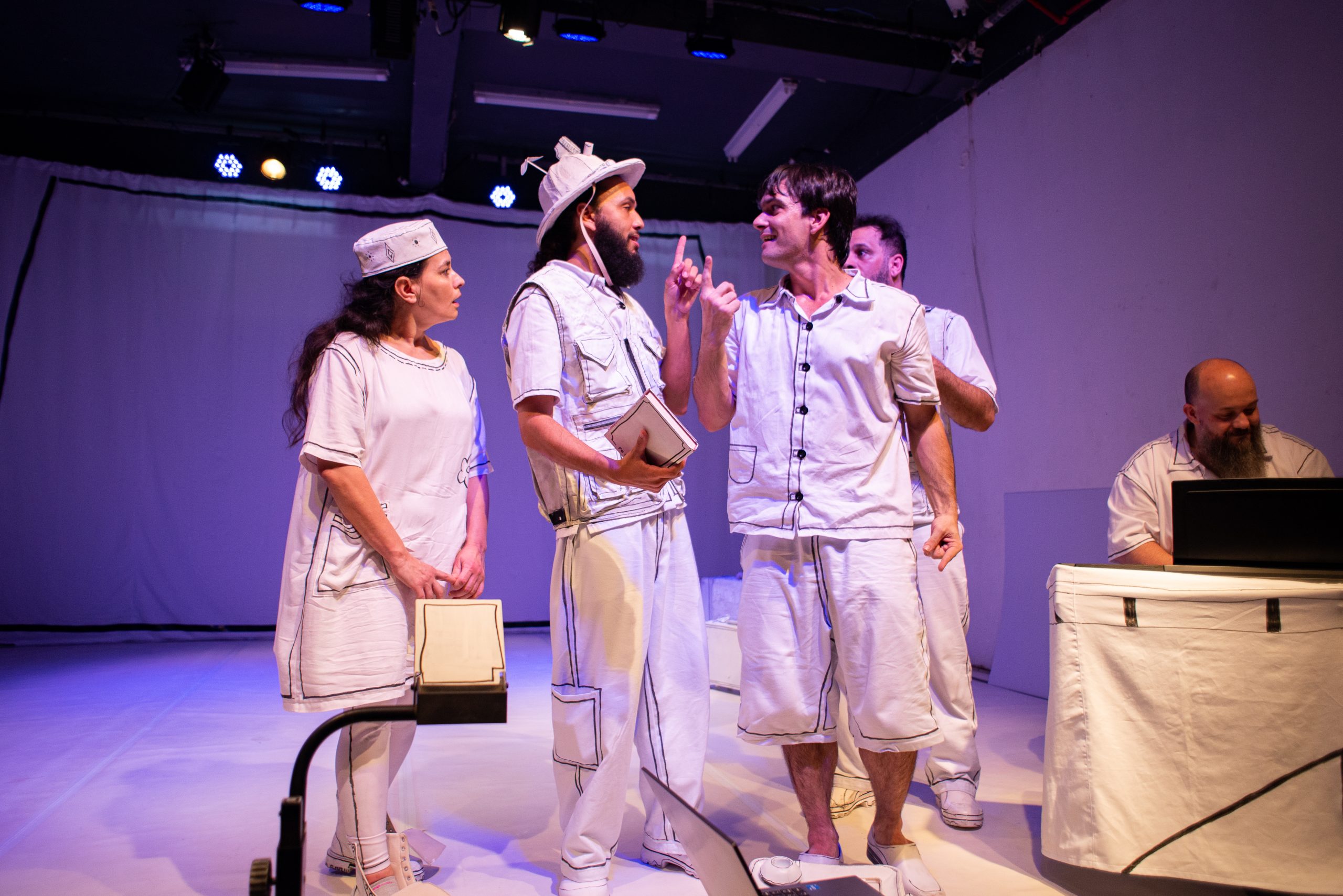 palestra e teatro infantil do projeto sputnik II