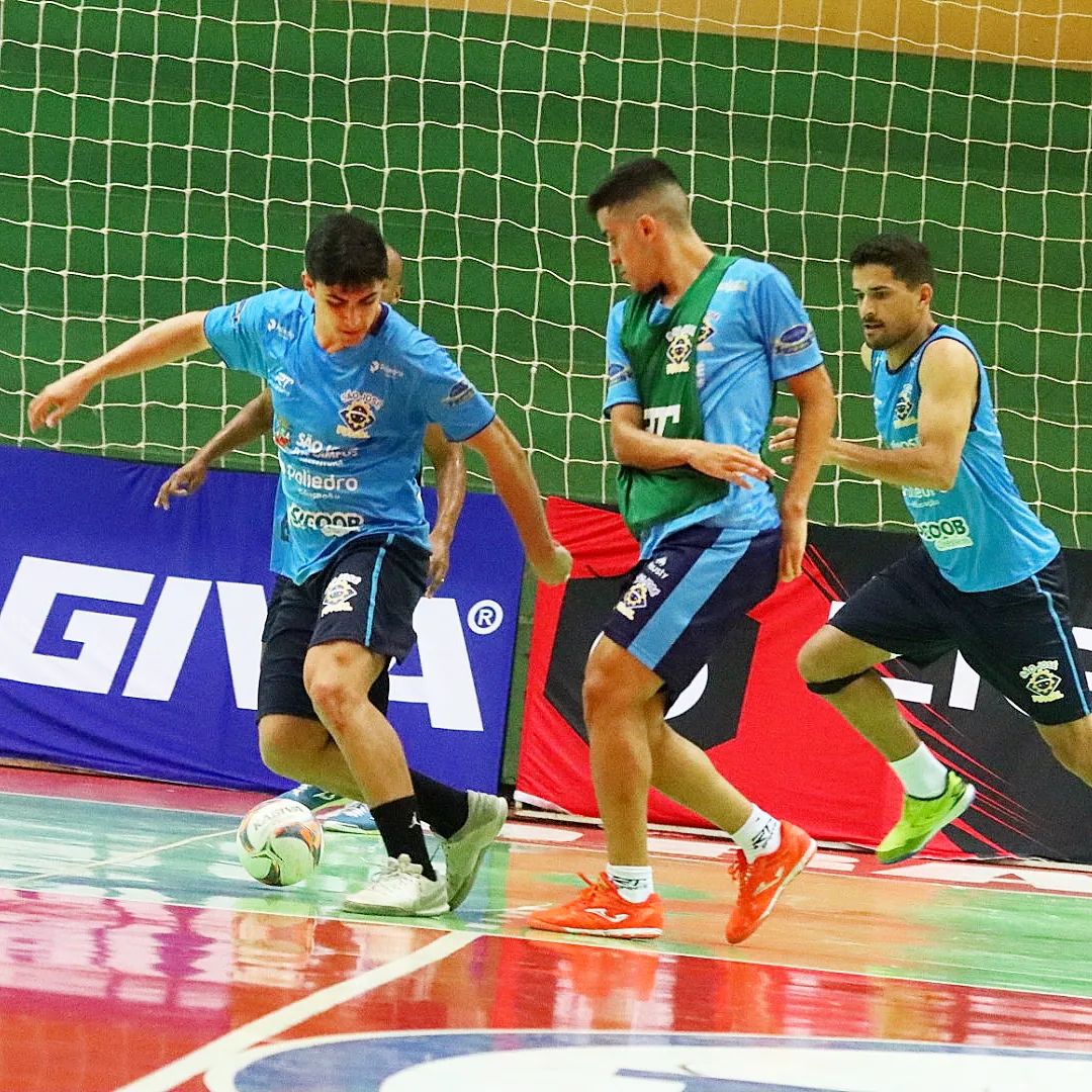 Jogadores do São José Futsal treinando para a final contra o Dracena