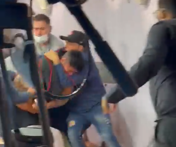 Print do vídeo que mostra uma gravação em A Fazenda, que termina em briga com Hadson, Vini e Lucas.
