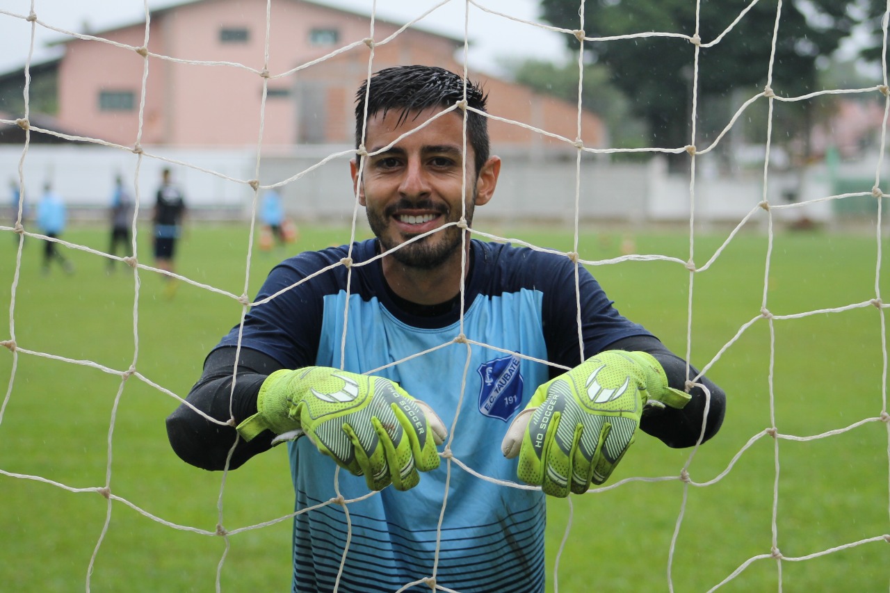 Goleiro William Menezes já defendeu as cores do EC Taubaté em duas oportunidades