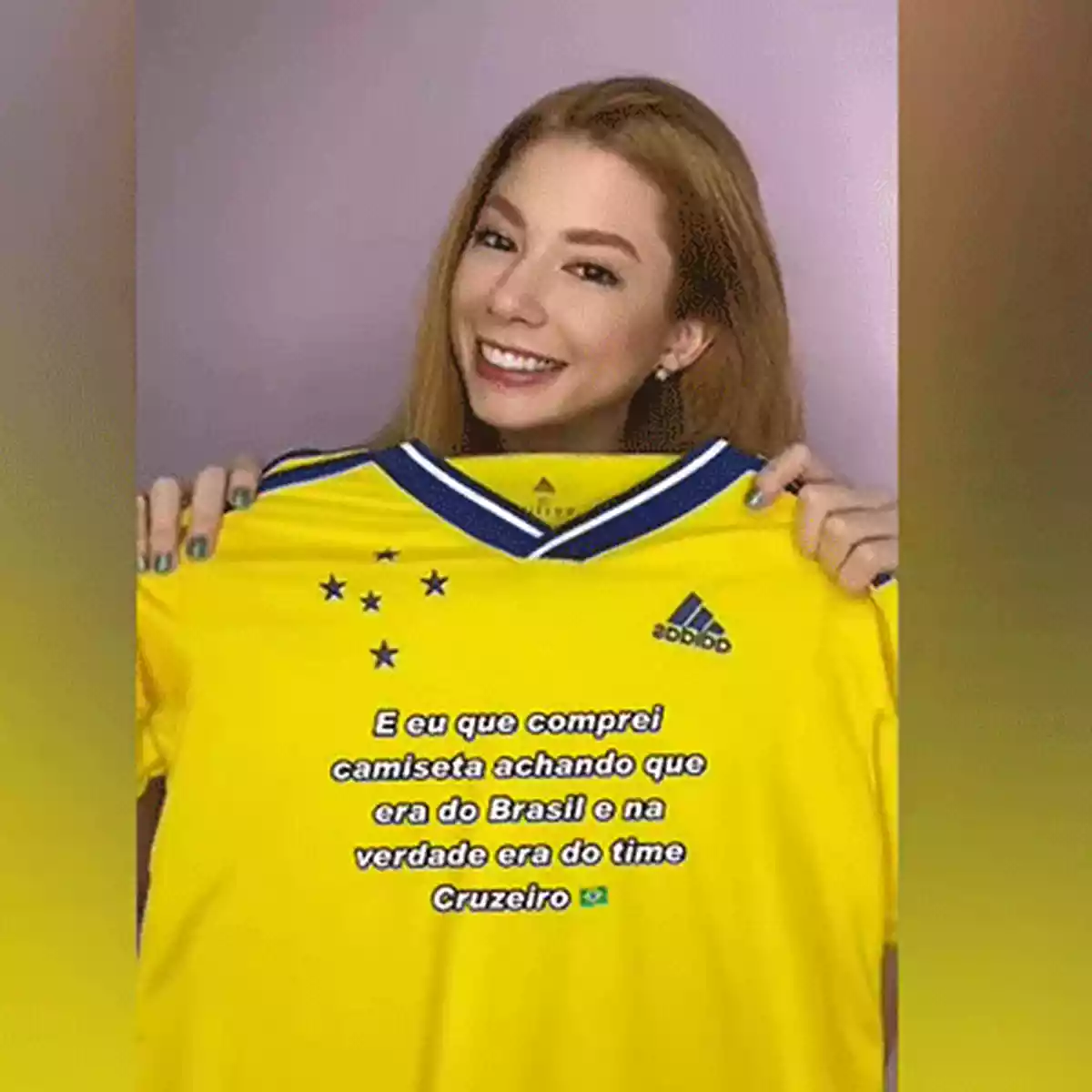 Influenciadora Victoria Baiocchi comete gafe ao comprar camisa do Cruzeiro