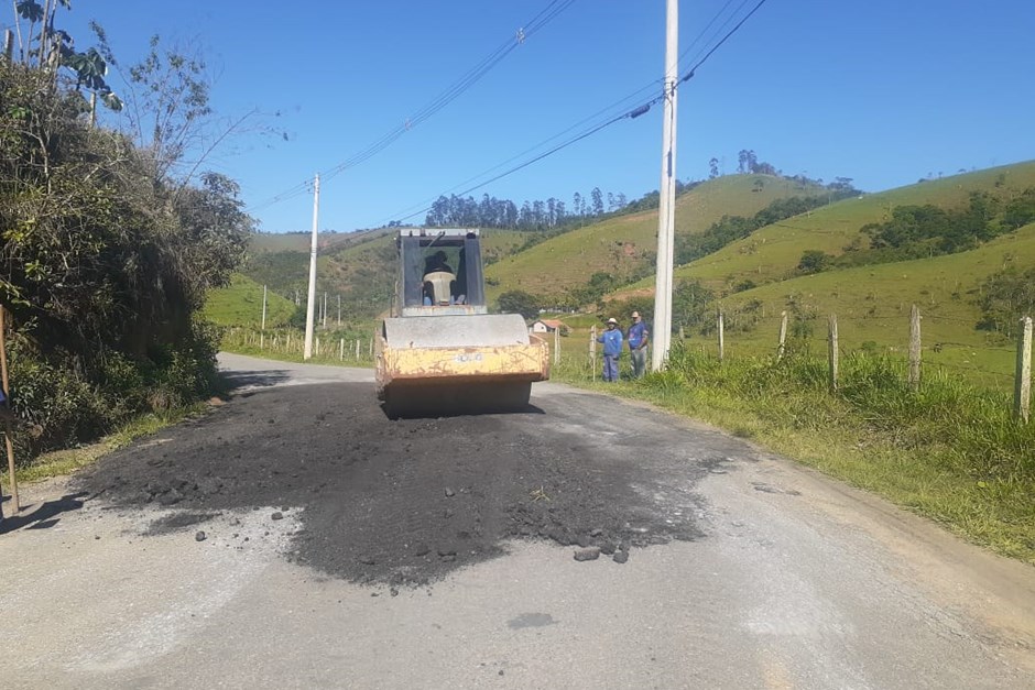 Manutenção da Estrada do Bengalar, região norte de São José dos Campos