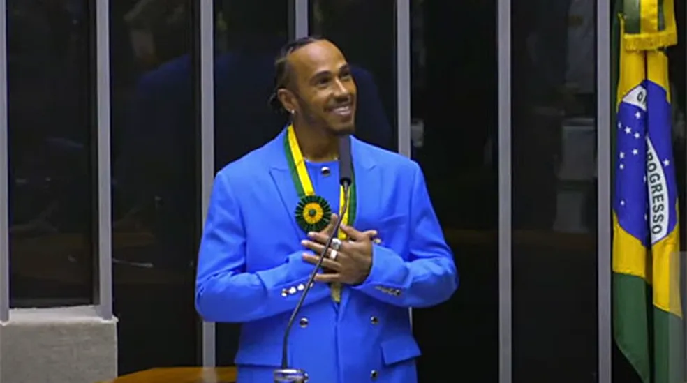 Lewis Hamilton recebe título de cidadão honorário brasileiro