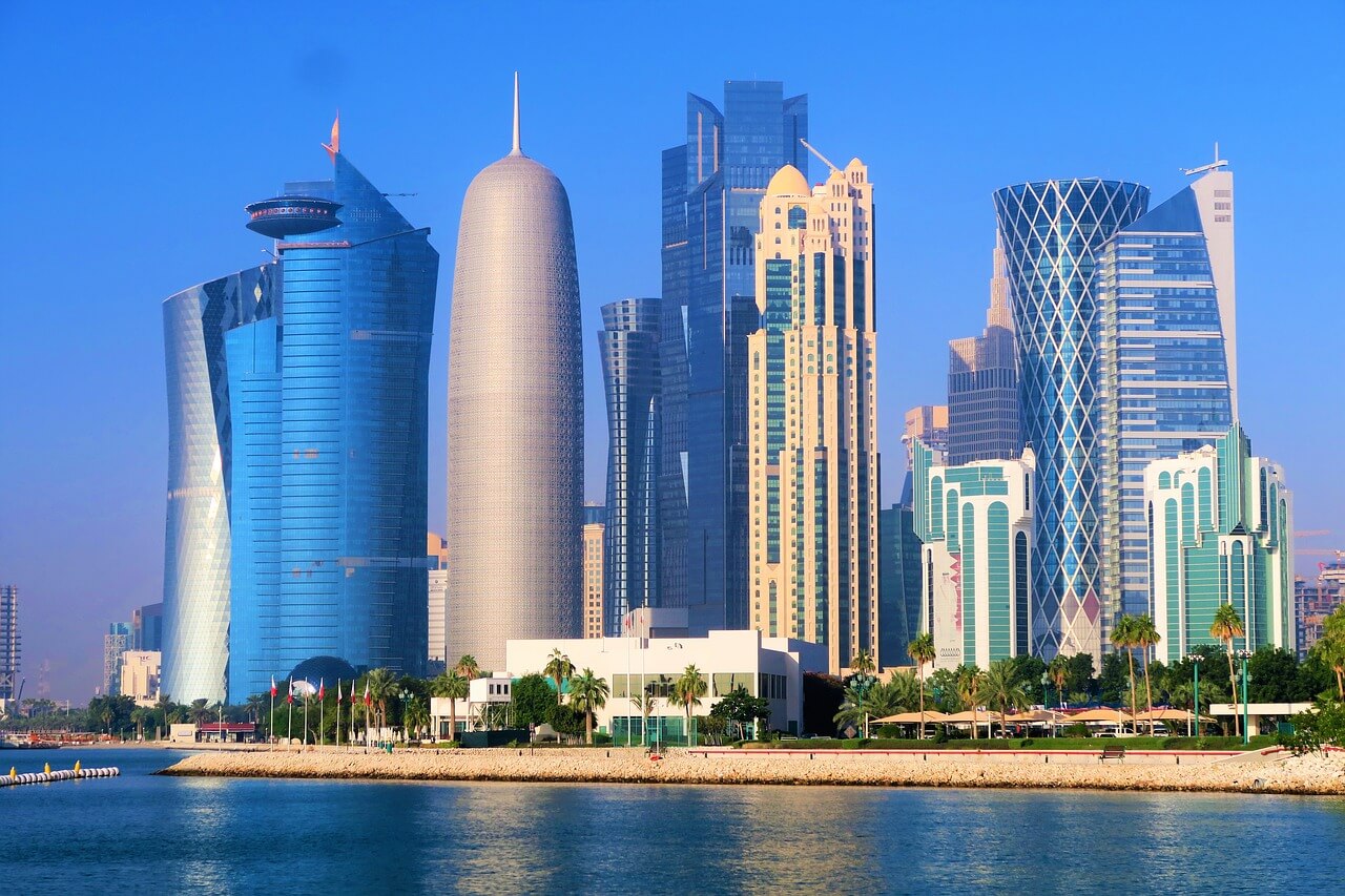 Os arranha-céus de Doha, capital do Catar, possuem uma arquitetura mais arredondada