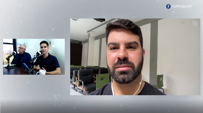 O deputado estadual Sérgio Victor durante entrevista aos jornalistas Matheus Andrade e José Guilherme Ferreira.