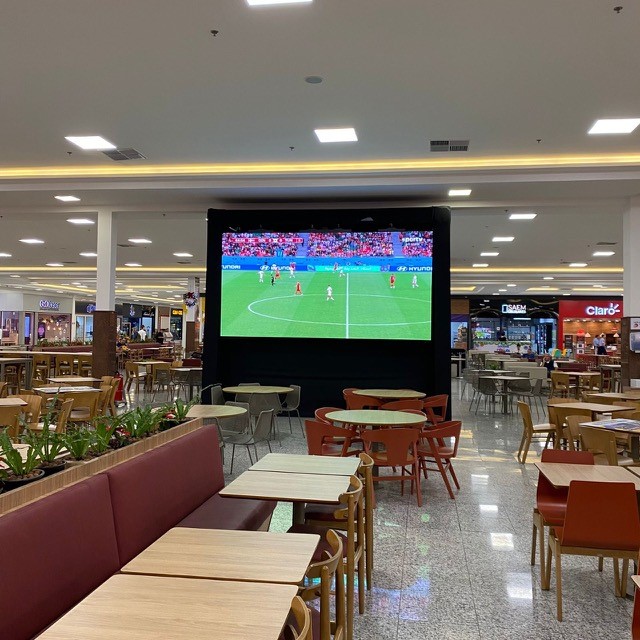 Telões para Exibição dos Jogos da Copa do Mundo na praça de alimentação do Shopping Jardim Oriente
