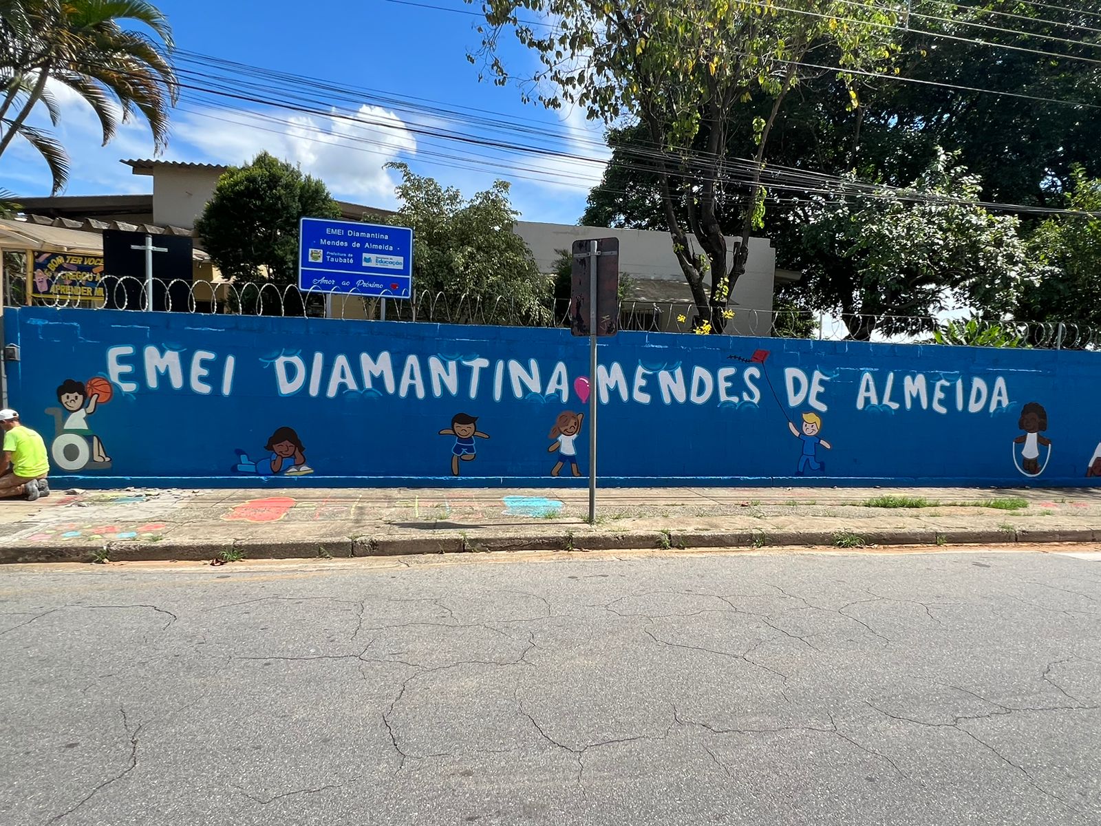 Fachada da EMEI Cecap I (EMEI Diamantina Mendes de Almeida), em Taubaté