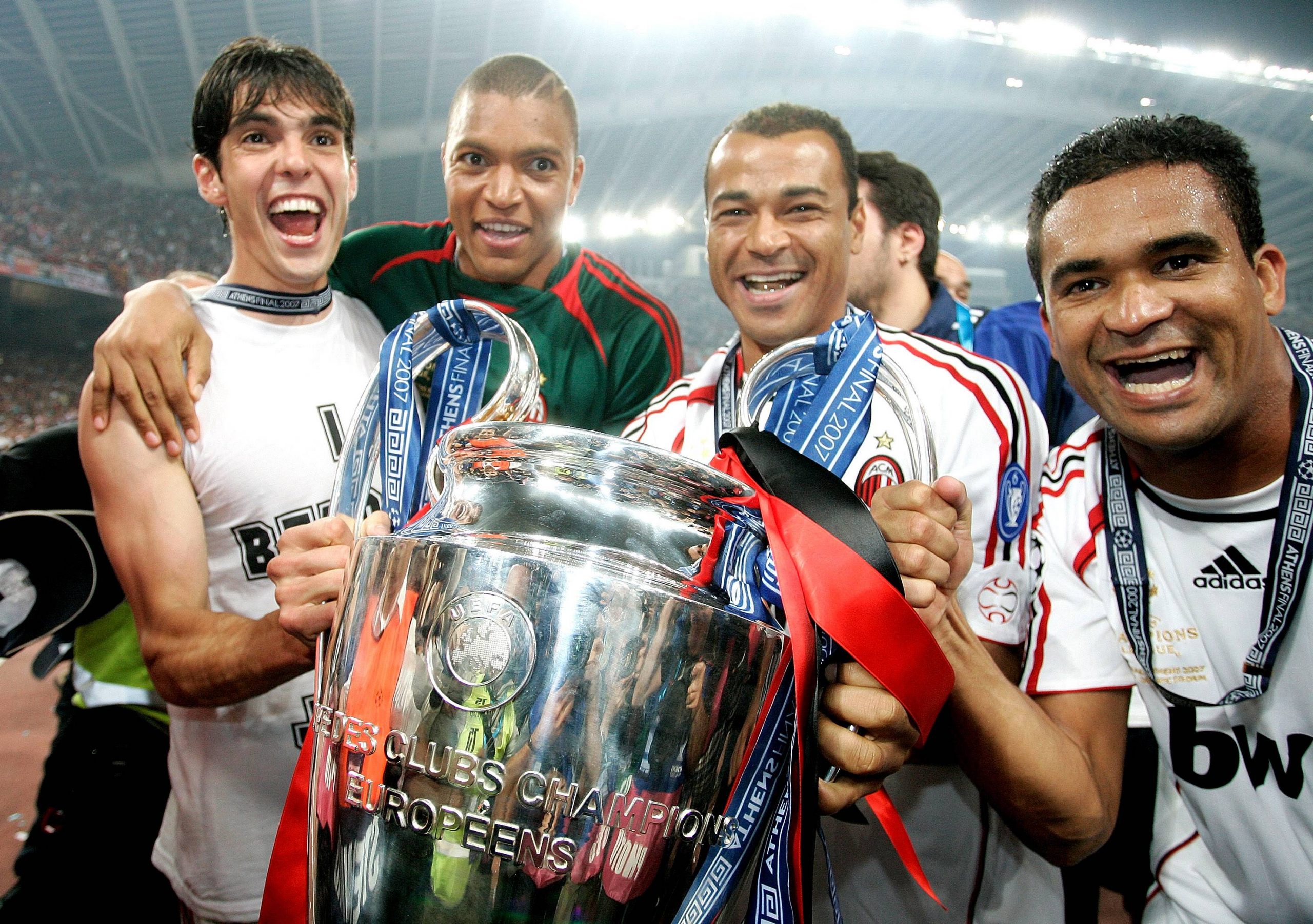 Kaka, Dida e Cafú, um dos muitos brasileiros que marcaram história no clube italiano