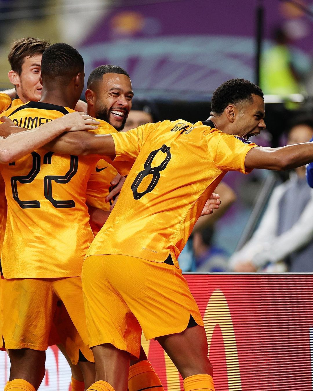 Jogadores da Holanda comemoram classificação para as quartas de final da Copa