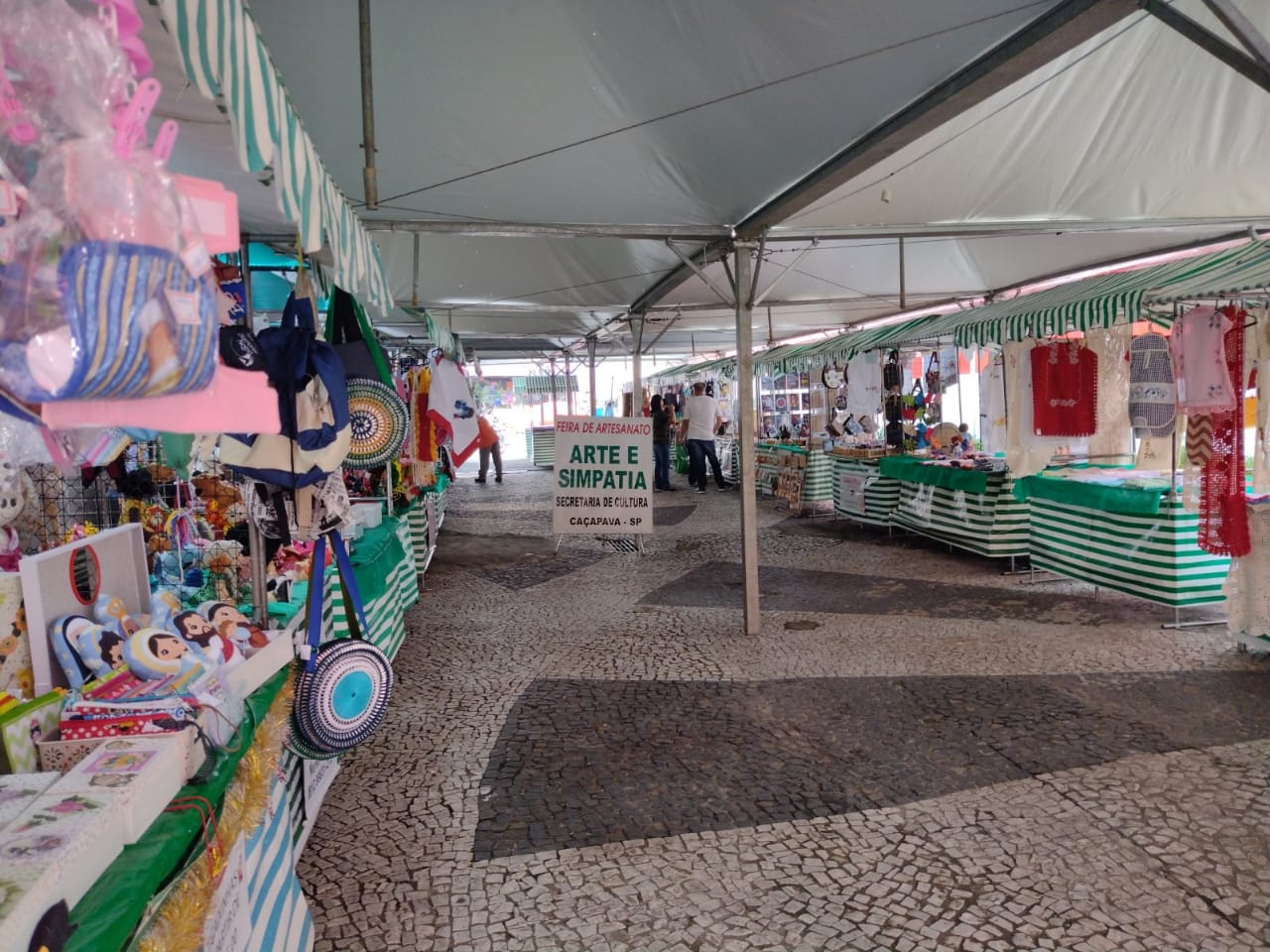 Espaço da Feira de Artesanato Arte e Simpatia, em Caçapava, que faz parte da programação de Natal.